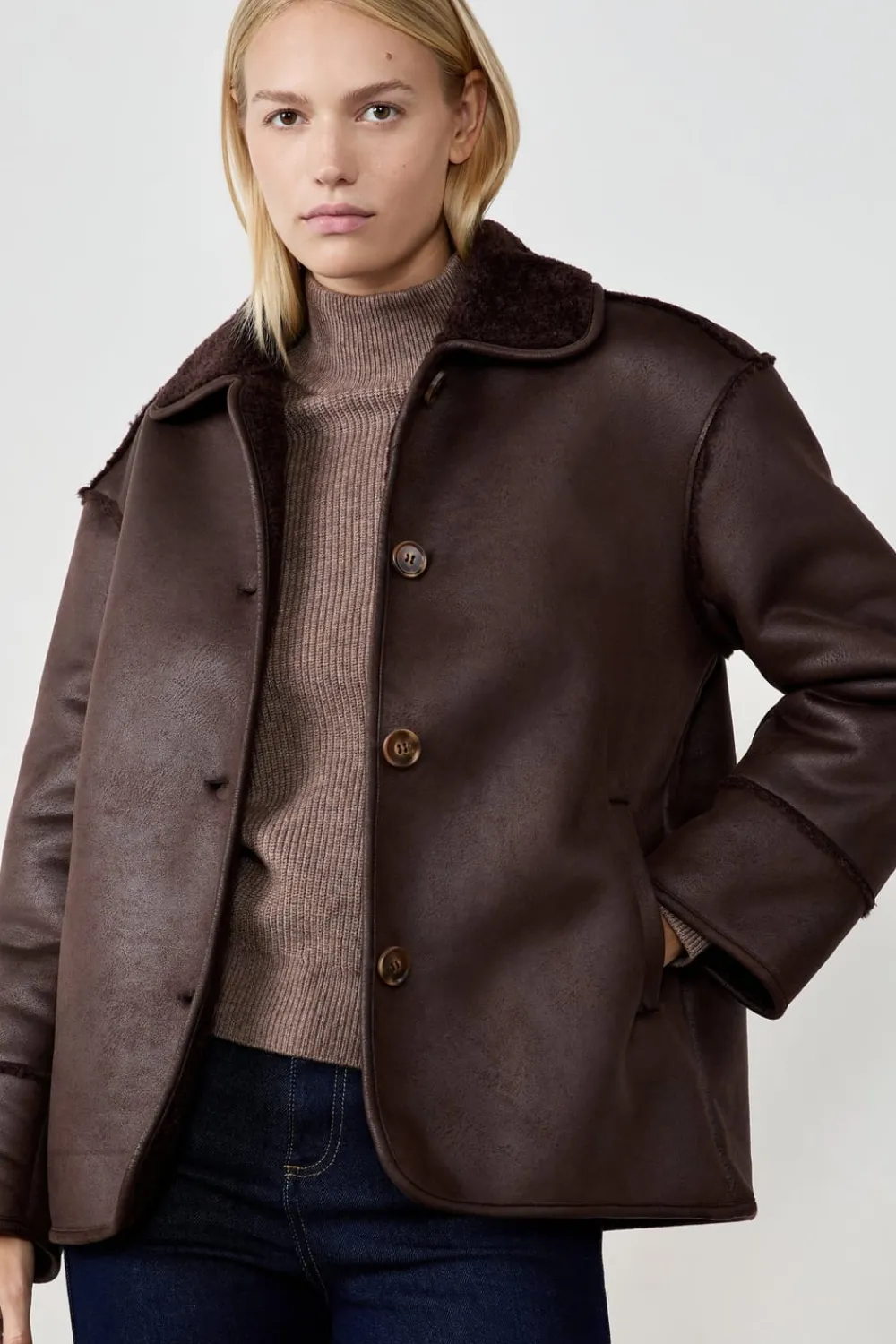Clearance ETAM Abrigo corto con cuello de piel sintética CHOCOLATE