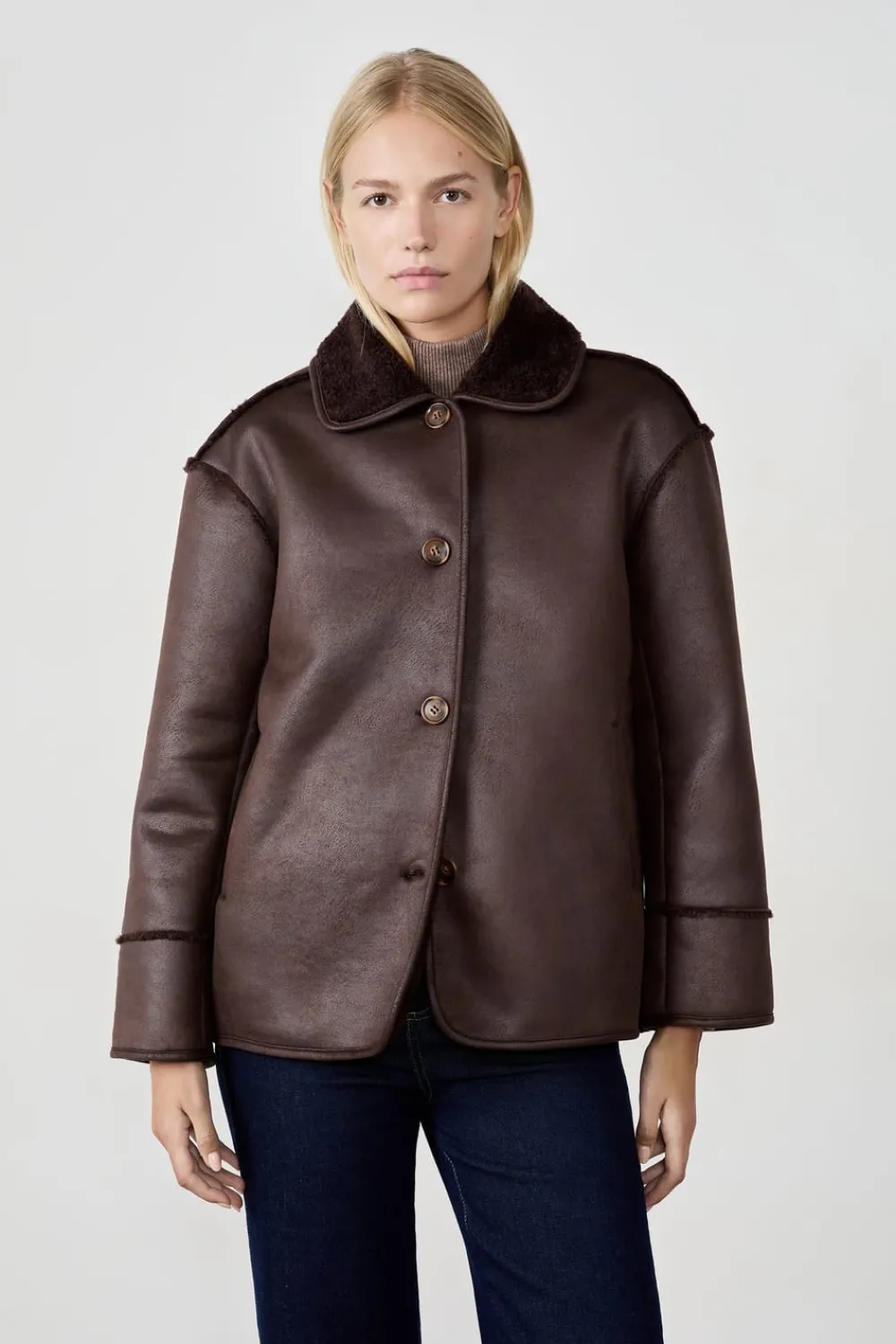 Clearance ETAM Abrigo corto con cuello de piel sintética CHOCOLATE