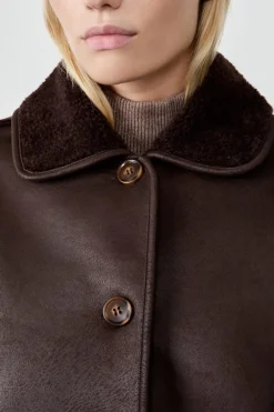Clearance ETAM Abrigo corto con cuello de piel sintética CHOCOLATE