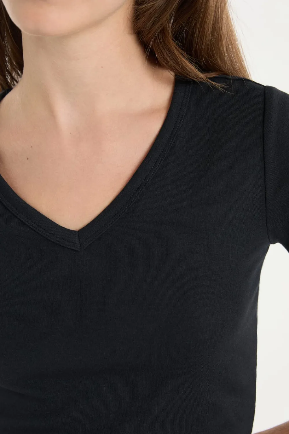 ETAM Camiseta con cuello en V y algodón NEGRO