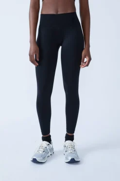 Sale ETAM Pantalón corto de deporte NEGRO