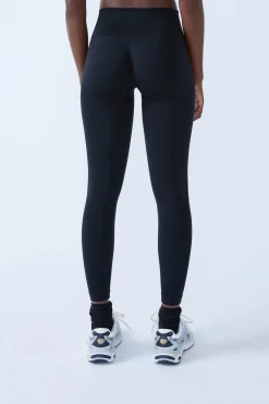 Sale ETAM Pantalón corto de deporte NEGRO