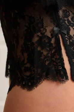 Best ETAM Pantalón corto de encaje y guipur con lunares NEGRO