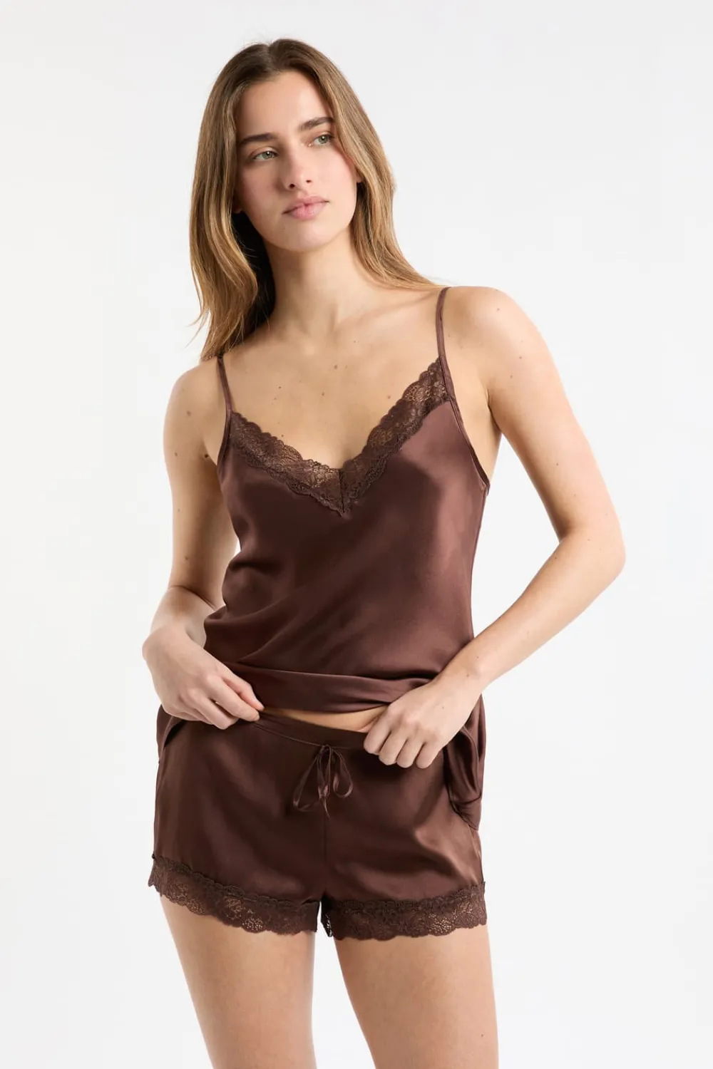 Discount ETAM Pantalón corto de seda con detalles de encaje HENNA