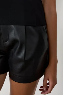 Outlet ETAM Pantalón corto efecto piel NEGRO