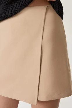 ETAM Pantalón corto liso LISTO PARA TEÑIR