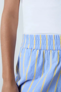 Best ETAM Pantalones cortos a rayas ESTAMPADO