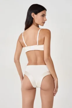 Discount ETAM Sujetador bandeau con finas copas y tirantes desmontables CRUDO
