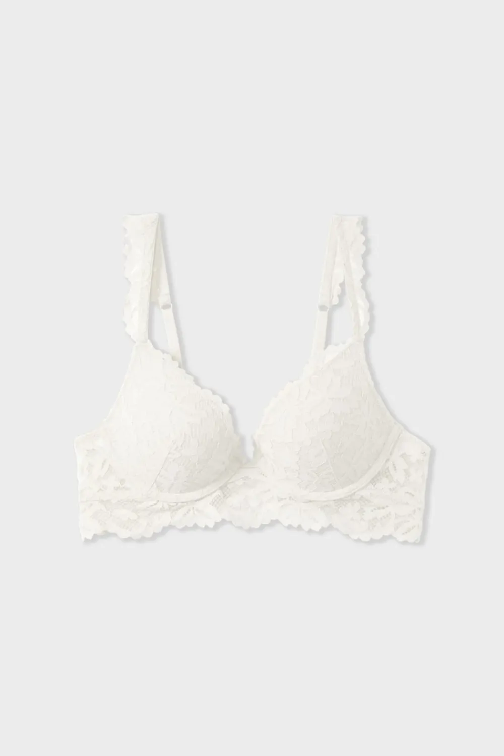 Outlet ETAM Sujetador Nº 2 - Push up escote pronunciado La modelo mide 1m74 y lleva una 90B.