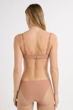 Best ETAM Sujetador Nº 2 - Push up escote pronunciado La modelo mide 1m74 y lleva una 90B.