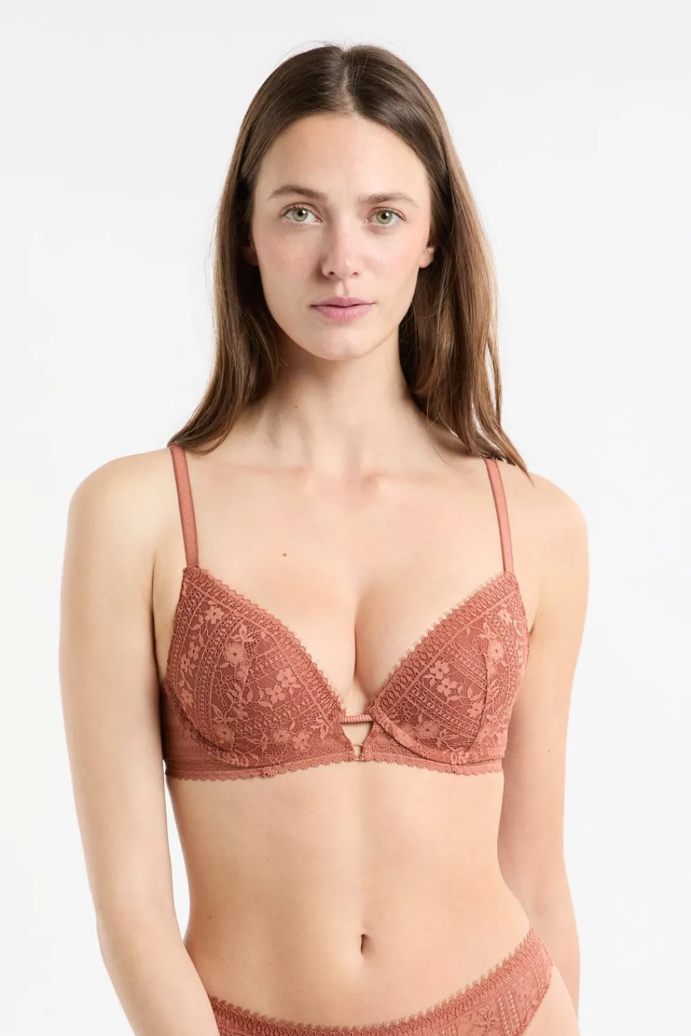 Outlet ETAM Sujetador N.2 - El push-up escote pronunciado de encaje arena