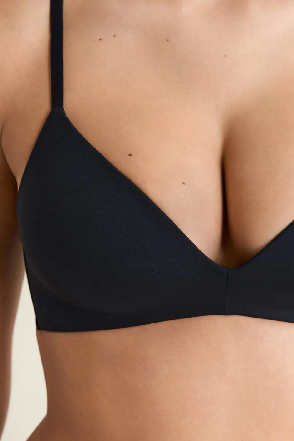 New ETAM Sujetador sin aros de copas finas de microfibra NEGRO