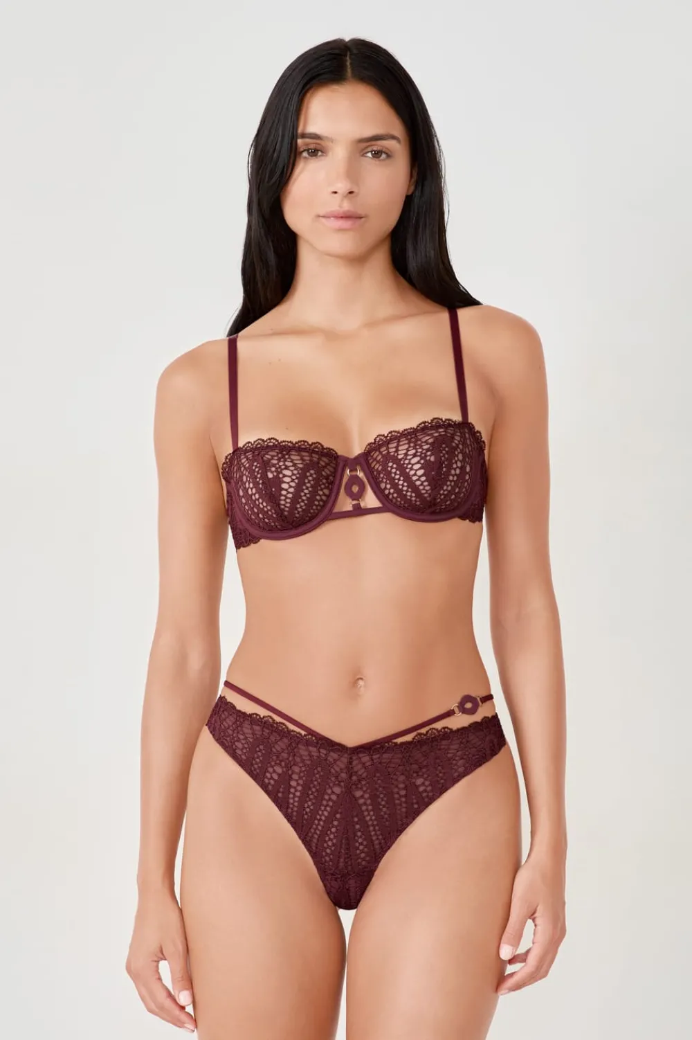 Discount ETAM Tanga de encaje BURDEOS GRANATE