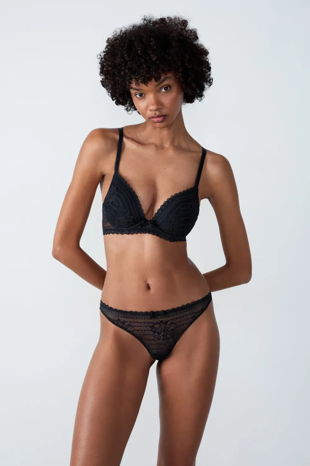 Outlet ETAM Tanga de encaje NEGRO