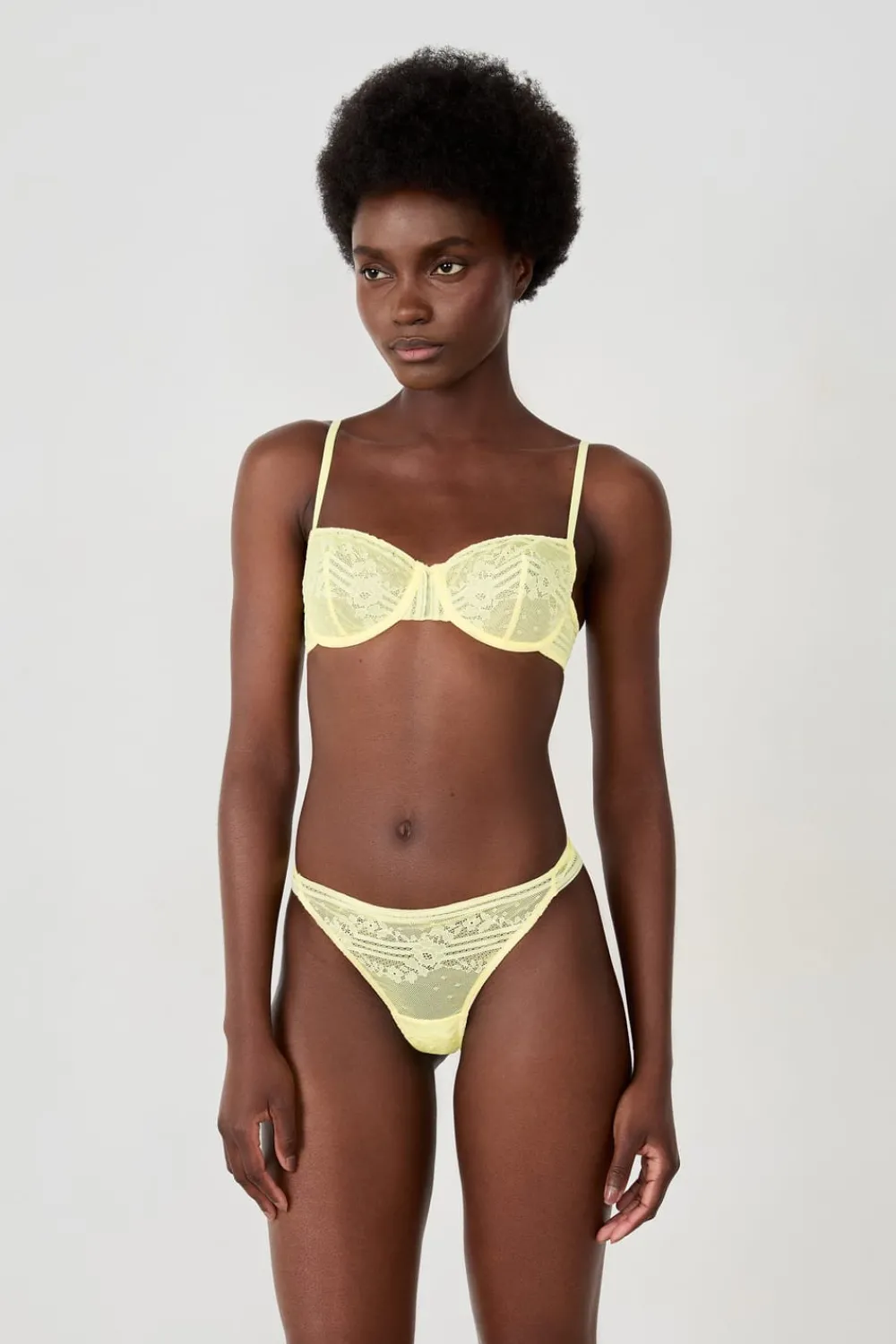 Outlet ETAM Tanga de encaje AMARILLO PÁLIDO