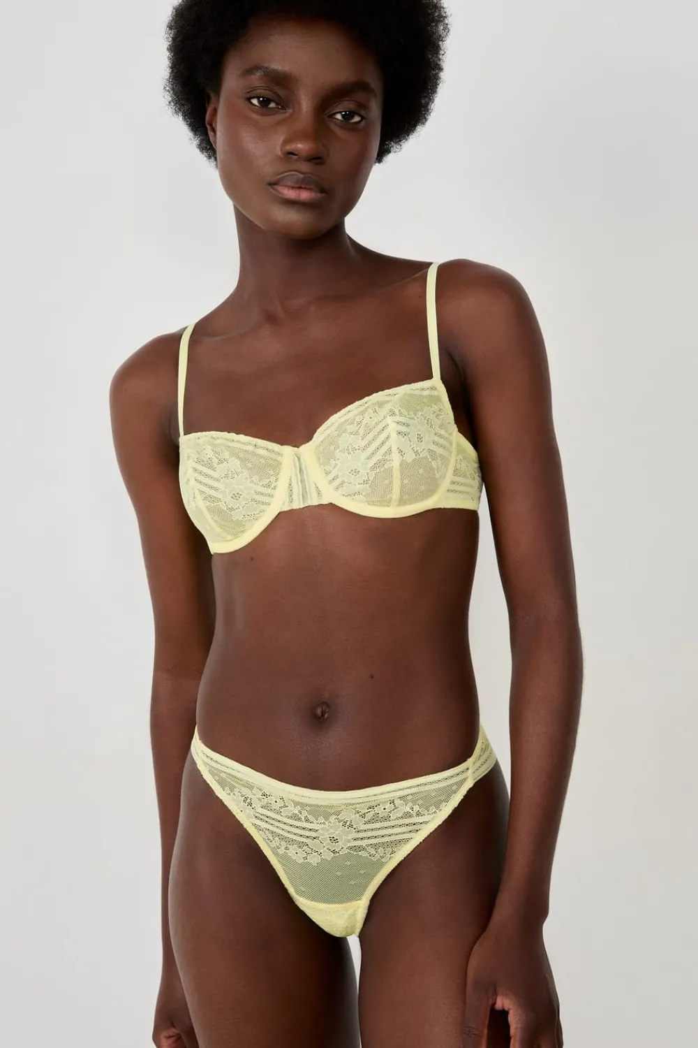 Outlet ETAM Tanga de encaje AMARILLO PÁLIDO