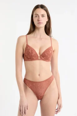 ETAM Tanga de encaje arena
