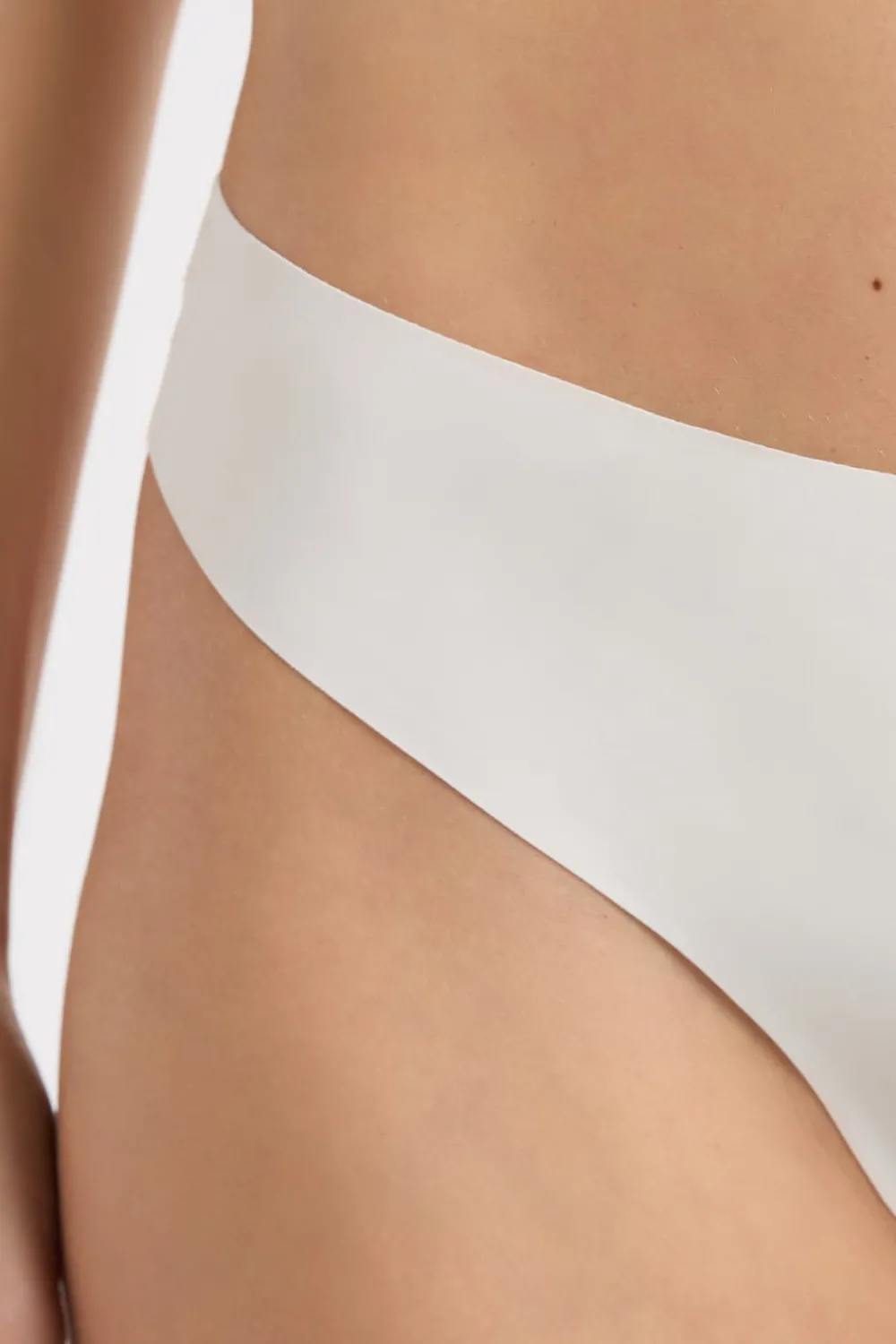 ETAM Tanga de microfibra CRUDO