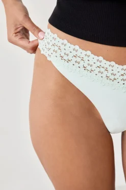 Hot ETAM Tanga V-shape de microfibra y encaje ESMERALDA