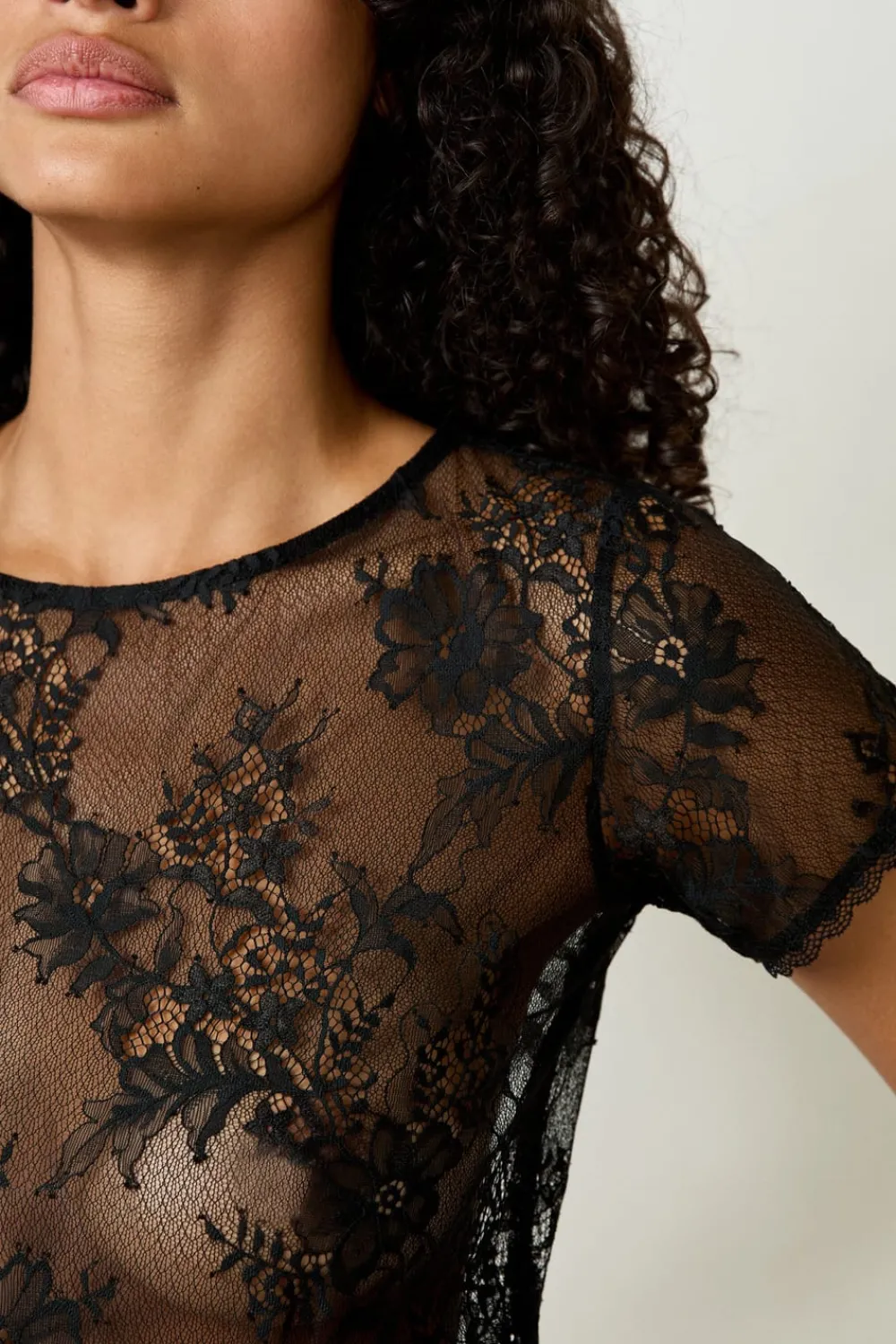 Discount ETAM Top bordado de manga corta NEGRO