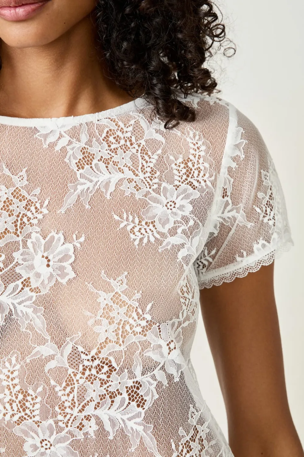 Outlet ETAM Top bordado de manga corta BLANCO