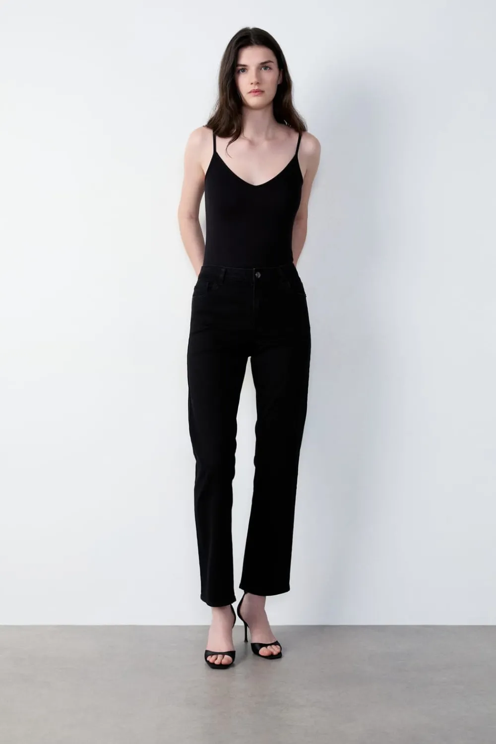 Hot ETAM Top de mezcla de algodón con tirantes finos NEGRO