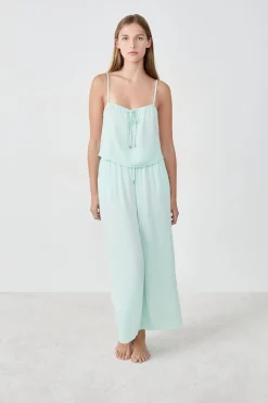 New ETAM Top satinado con tirantes CELADÓN
