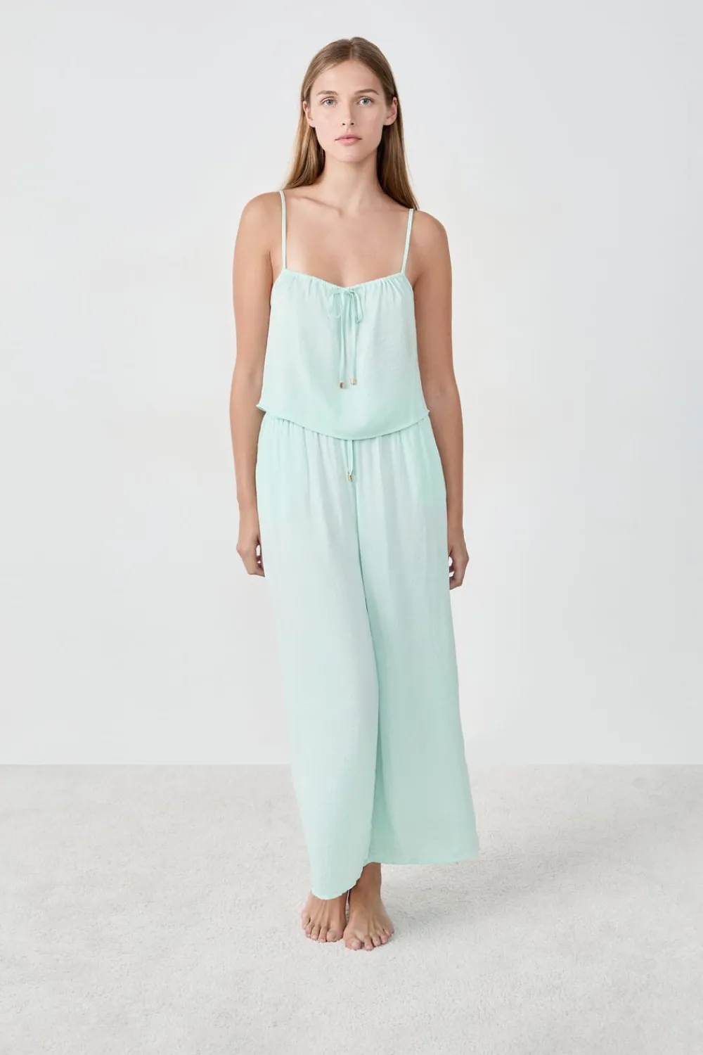 New ETAM Top satinado con tirantes CELADÓN