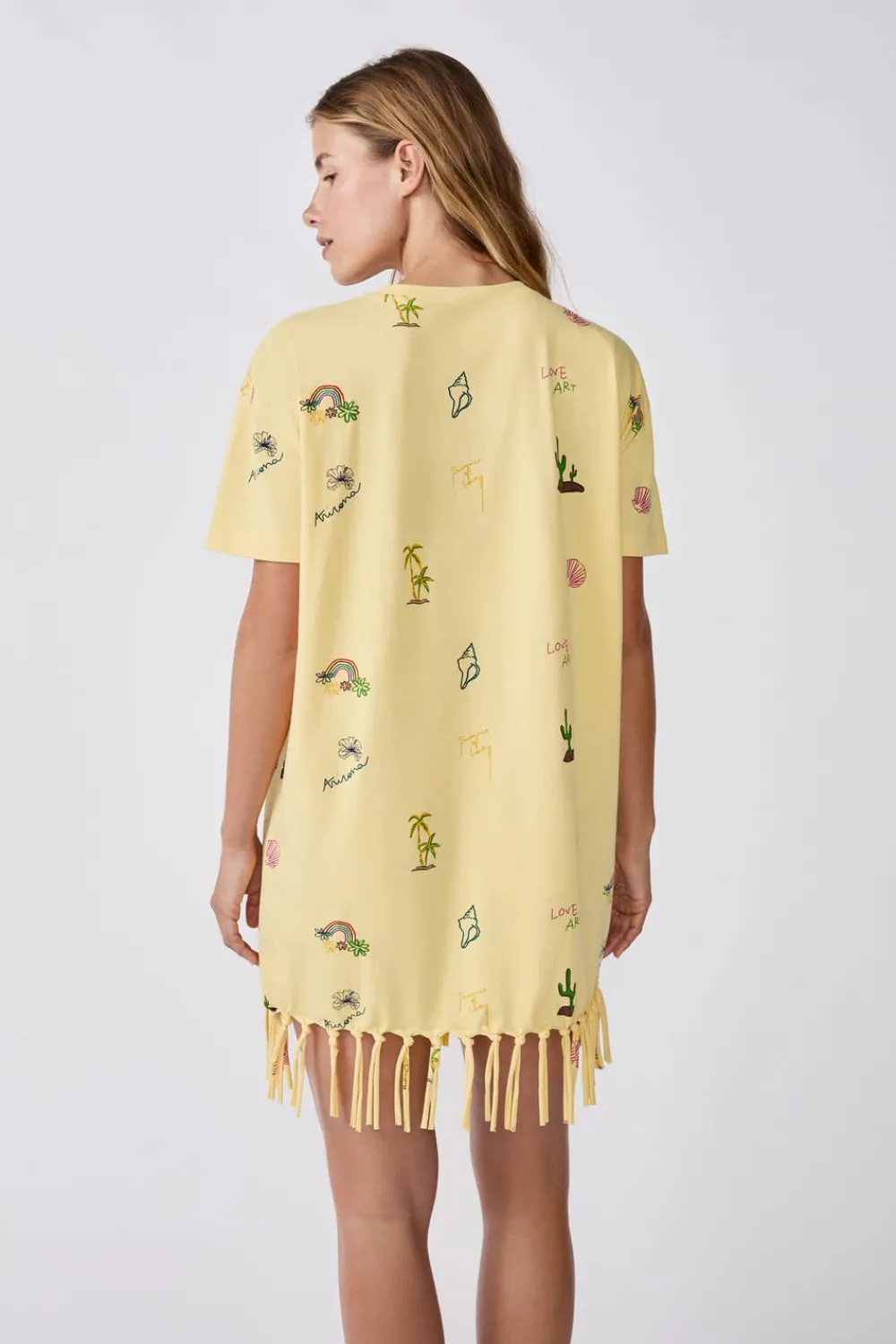 Clearance ETAM Vestido estilo camiseta estampado con flecos AMARILLO PÁLIDO